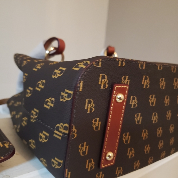 Dooney and Bourke small gretta Brianna w/pouch - Picture 6 of 13